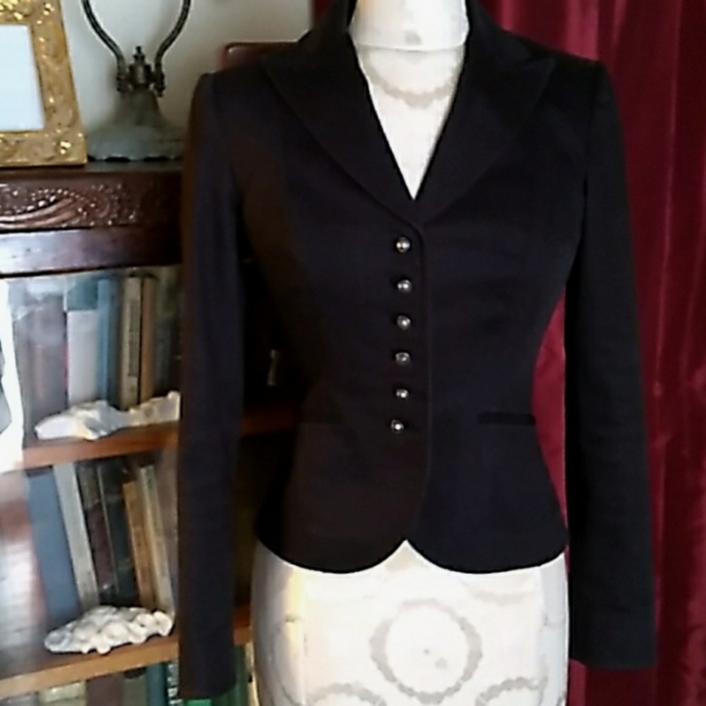 Fitted jacket with fabulous buttons